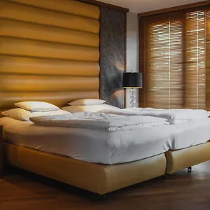 Hotel Yours Truly, Munique